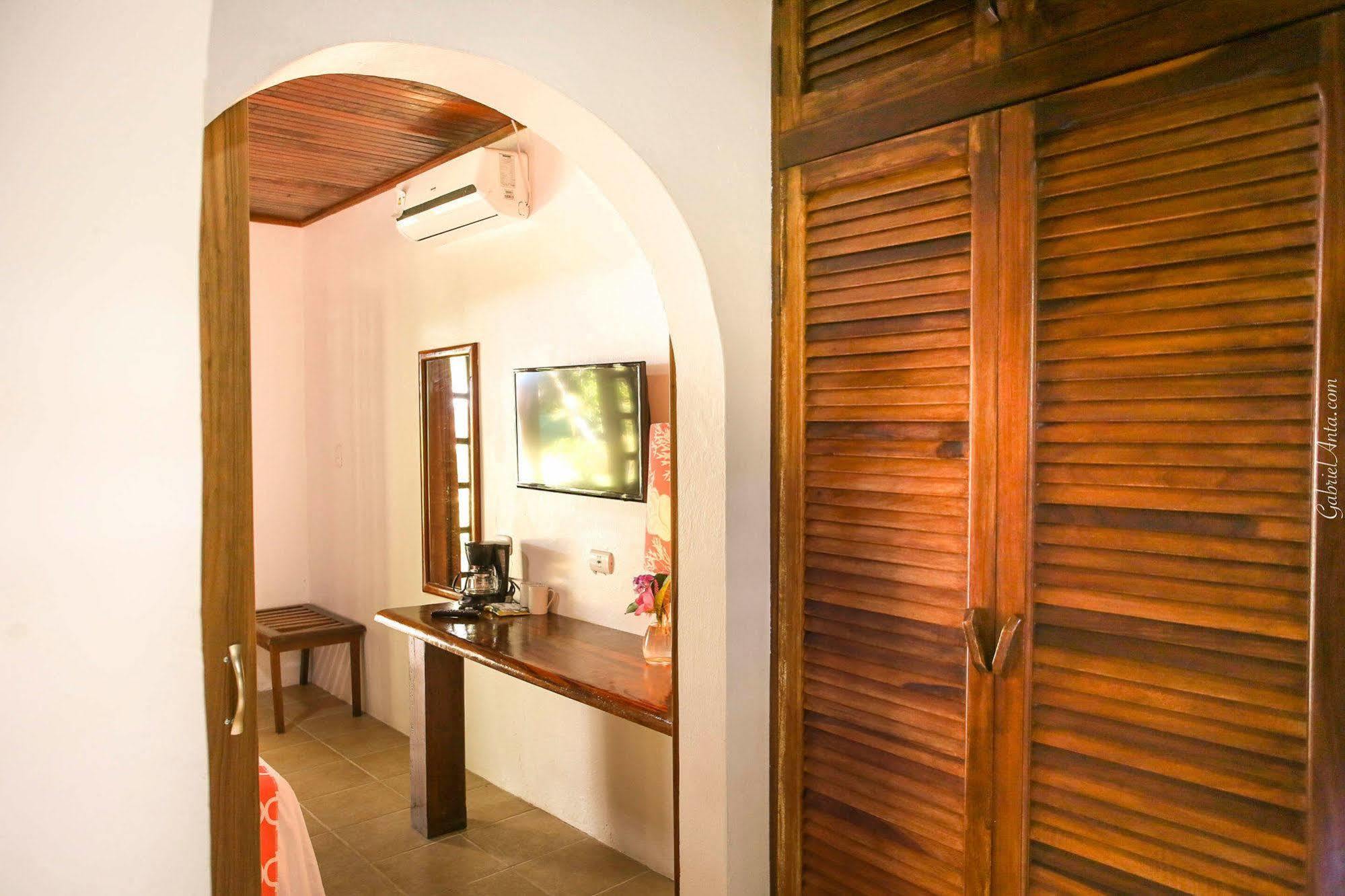 Magellan Boutique Hotel Cahuita Exterior photo